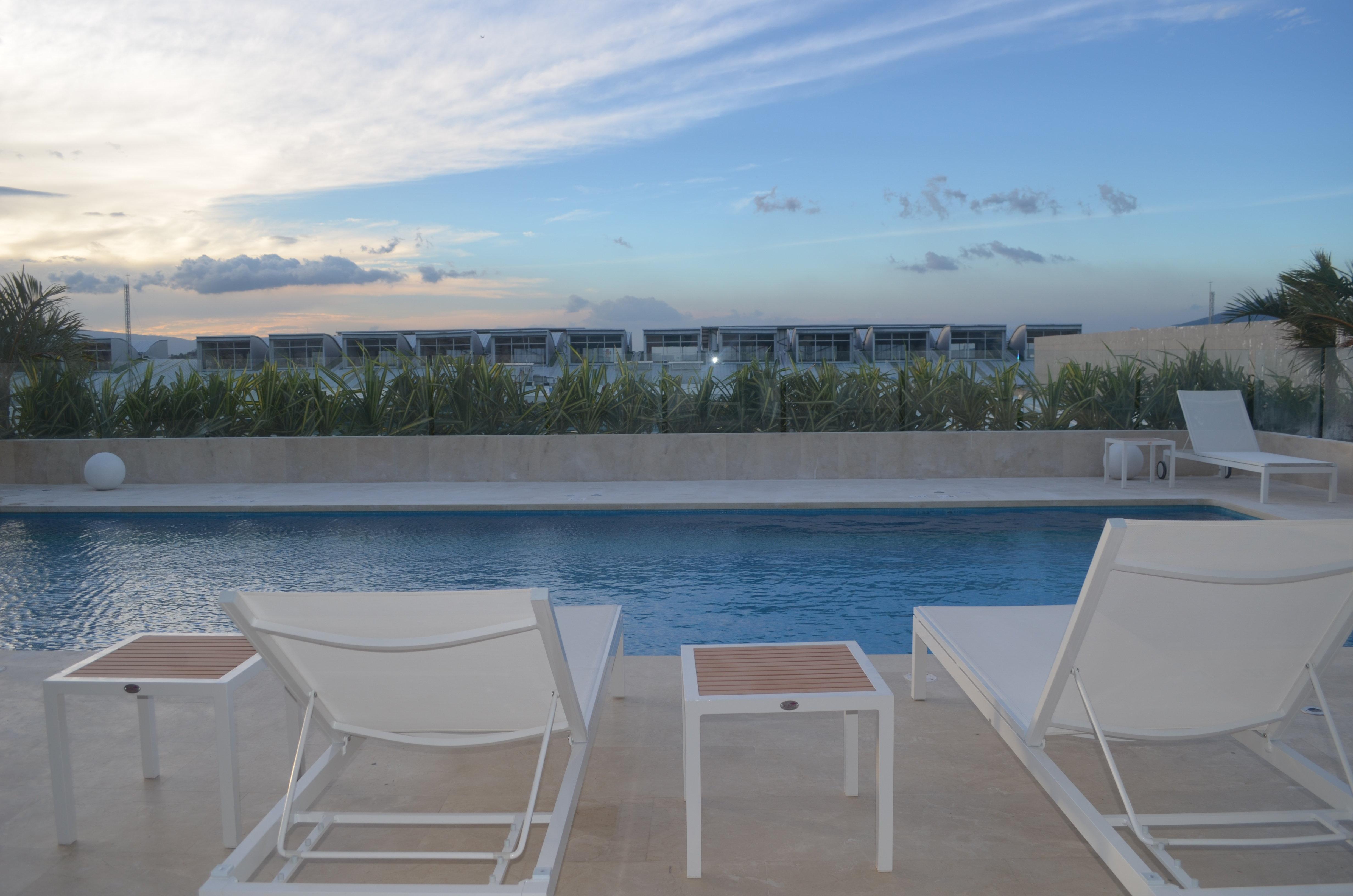 ホリデイ イン ククタ Cúcuta エクステリア 写真 Rooftop pool at the Hotel
