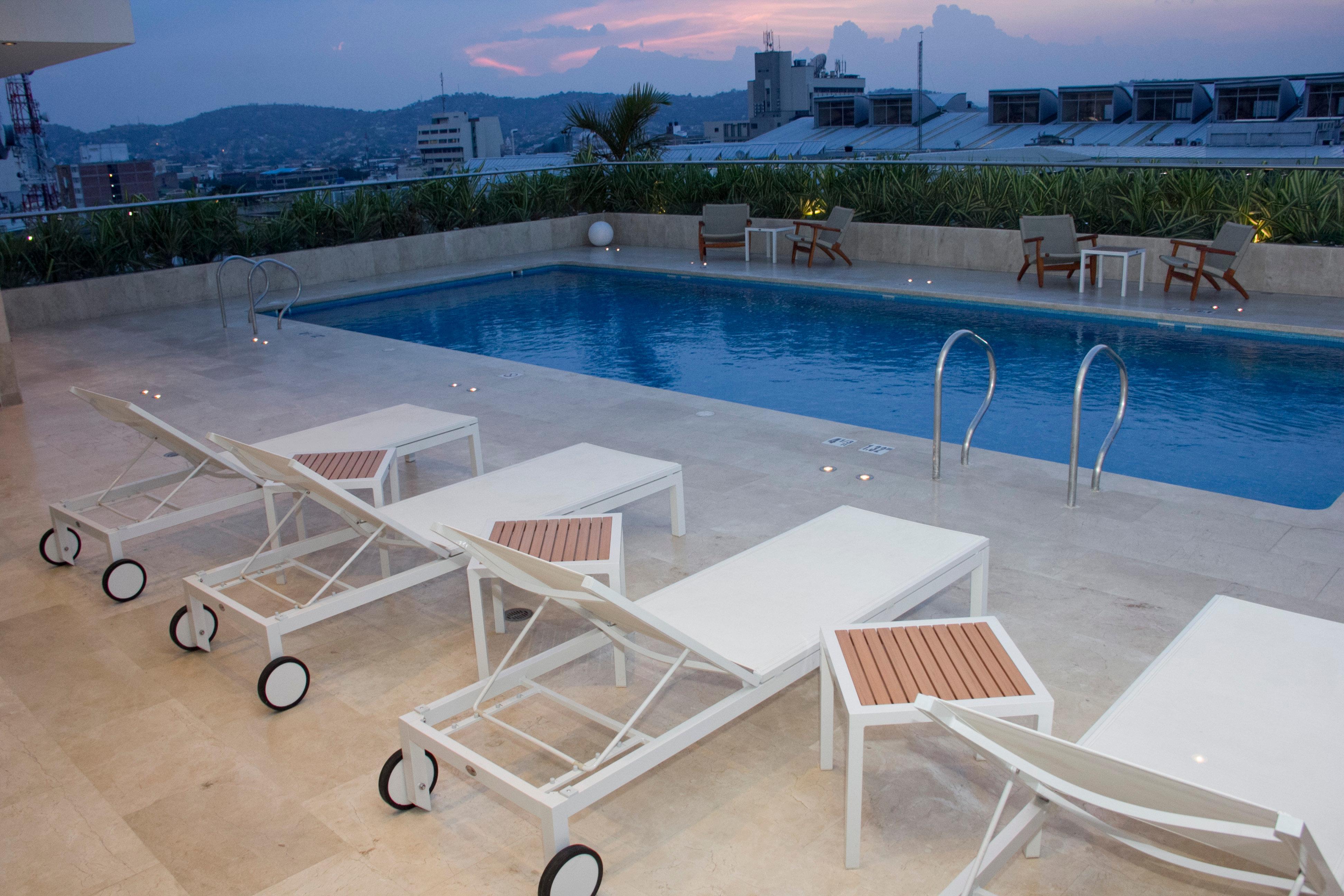 ホリデイ イン ククタ Cúcuta エクステリア 写真 Rooftop pool