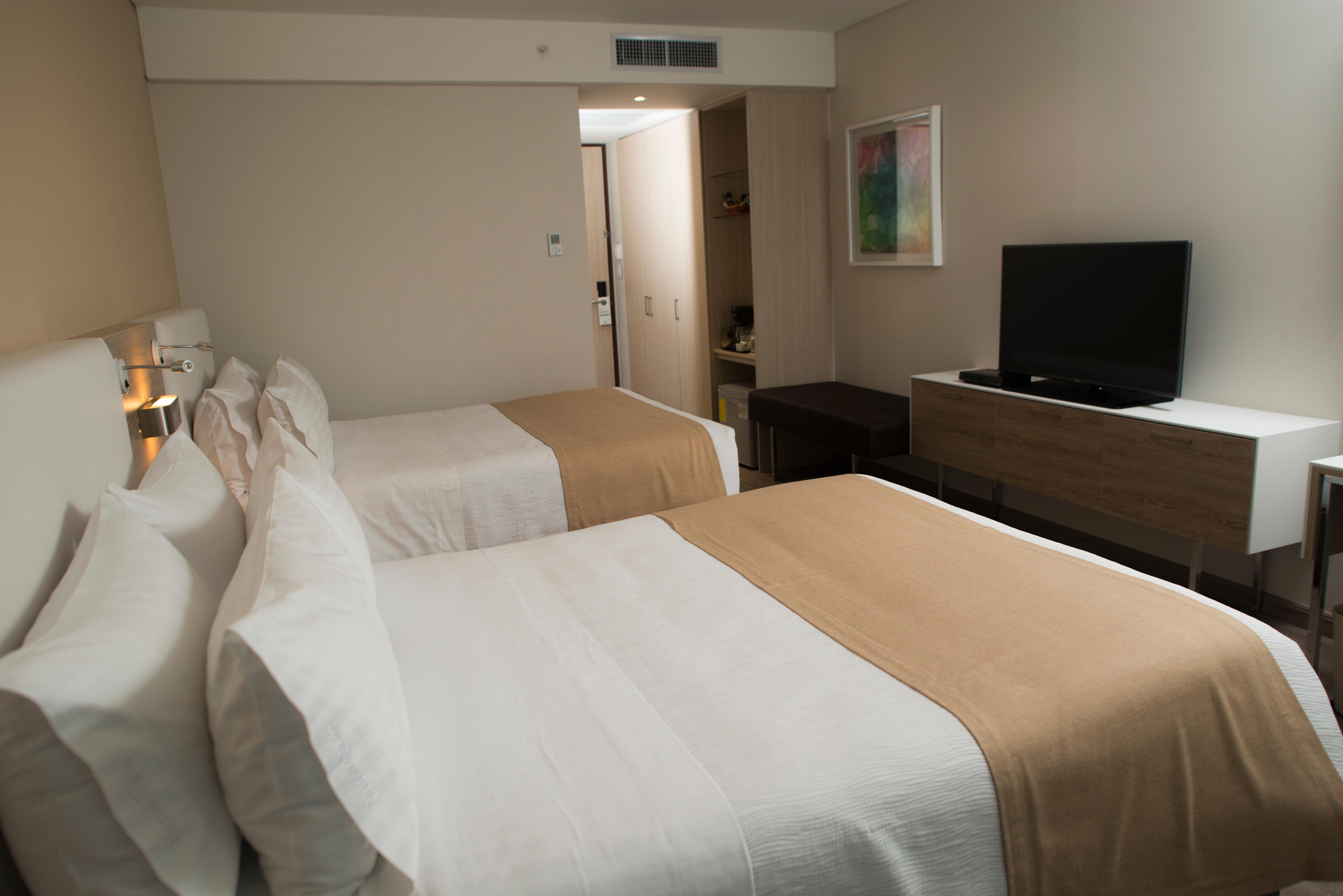 ホリデイ イン ククタ Cúcuta エクステリア 写真 A room at the hotel