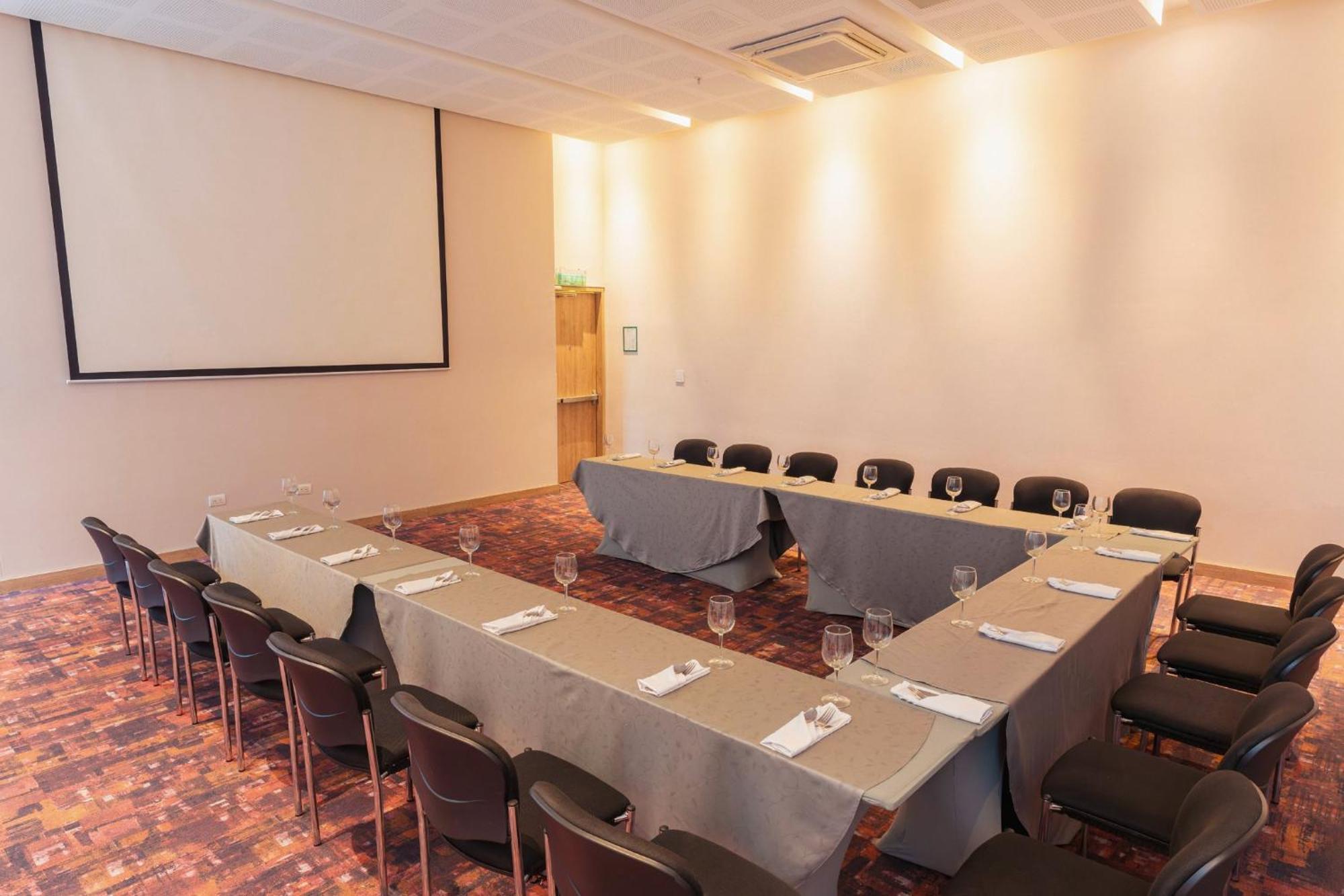 ホリデイ イン ククタ Cúcuta エクステリア 写真 Meeting room