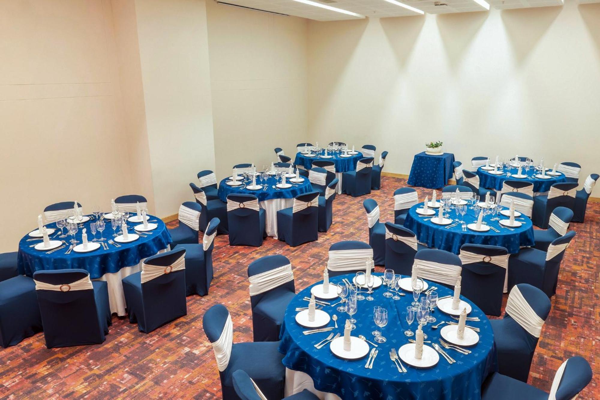 ホリデイ イン ククタ Cúcuta エクステリア 写真 Banquet Hall