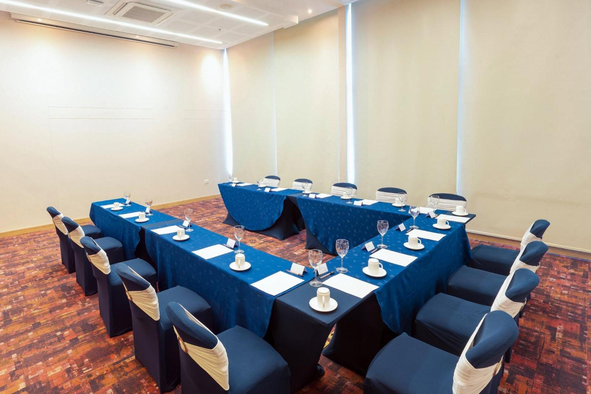 ホリデイ イン ククタ Cúcuta エクステリア 写真 Meeting room