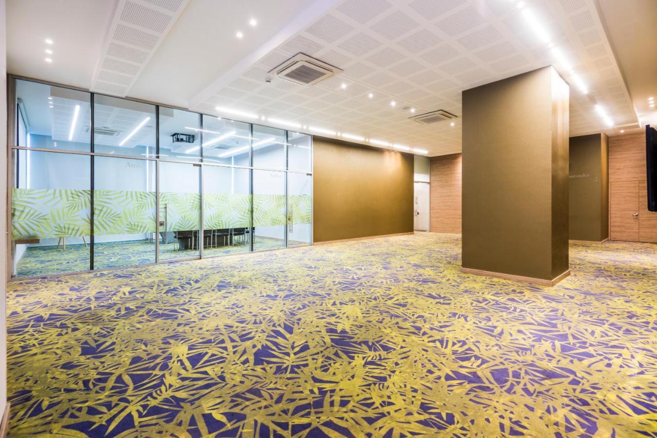 ホリデイ イン ククタ Cúcuta エクステリア 写真 Carpet flooring